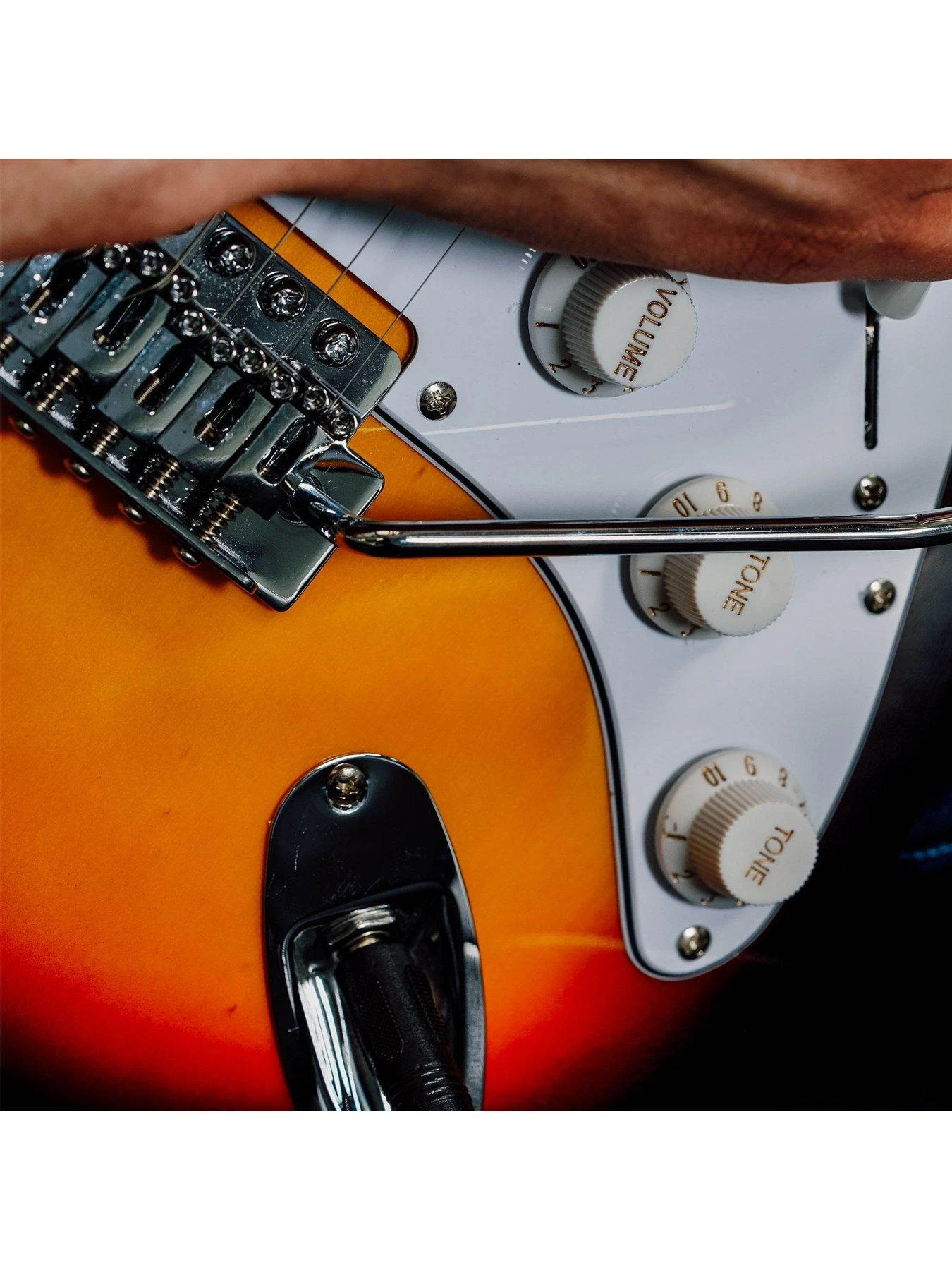 3rd Avenue Full Size 4/4 Electric Guitar Ultimate Kit With 10W Amp - 6 Months FREE Lessons - Sunburst 8 3rd Avenue Full Size 4/4 Electric Guitar Ultimate Kit With 10W Amp - 6 Months FREE Lessons - Sunburst - Image 6