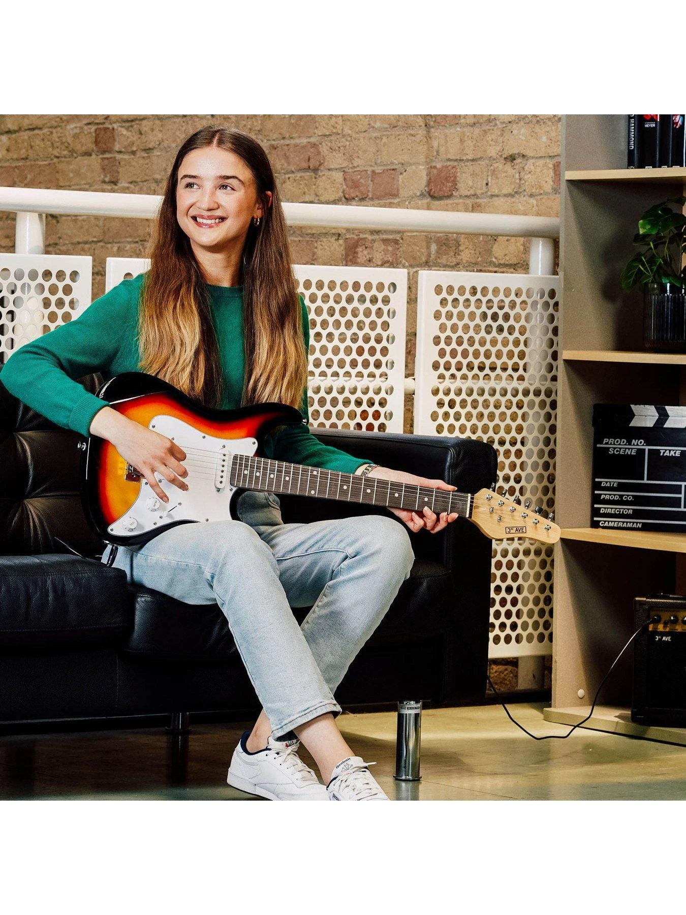 3rd Avenue 3/4 Size Electric Guitar Ultimate Kit With 10W Amp - 6 Months FREE Lessons - Sunburst 7 3rd Avenue 3/4 Size Electric Guitar Ultimate Kit With 10W Amp - 6 Months FREE Lessons - Sunburst - Image 5
