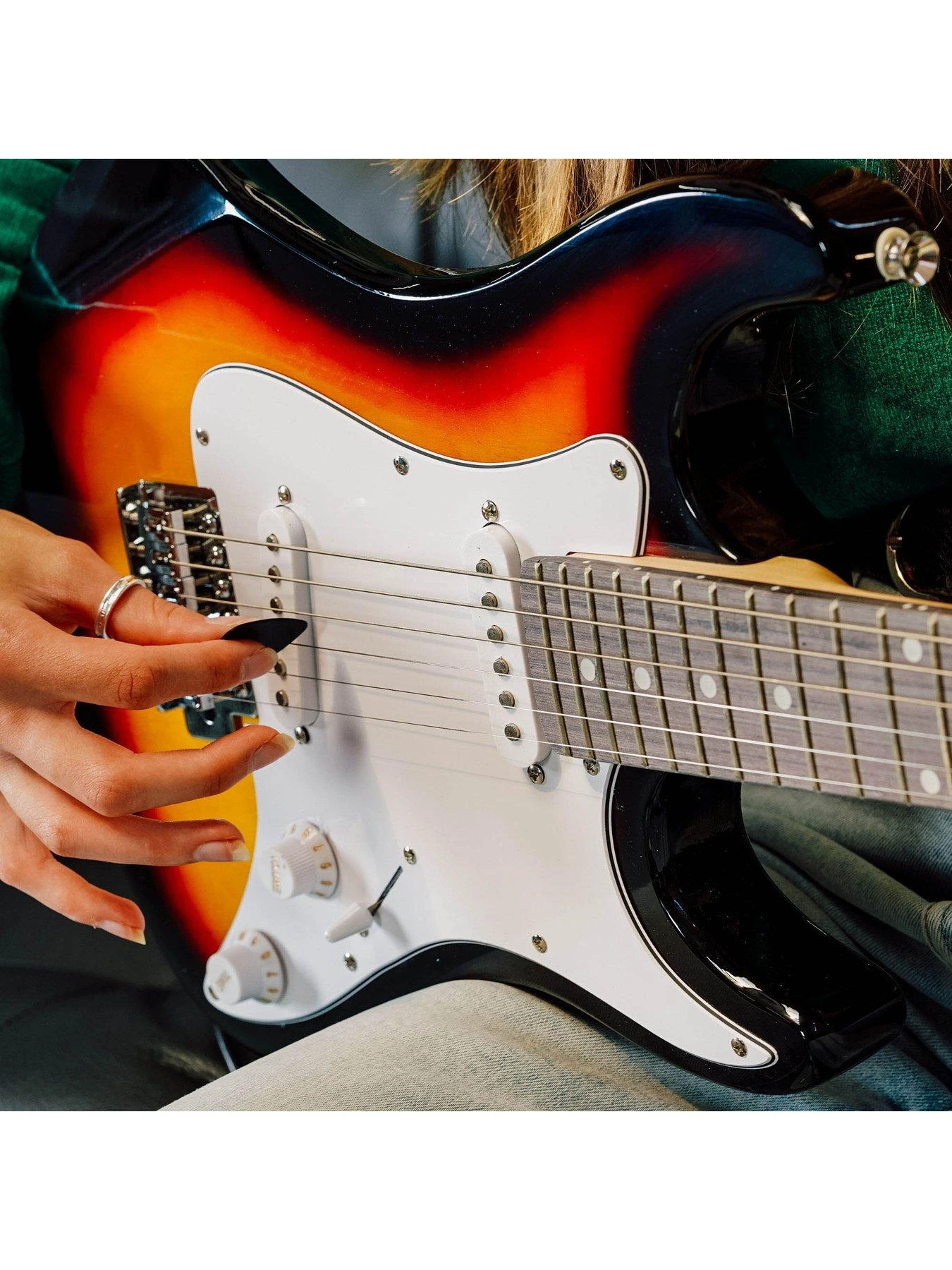 3rd Avenue 3/4 Size Electric Guitar Ultimate Kit With 10W Amp - 6 Months FREE Lessons - Sunburst 8 3rd Avenue 3/4 Size Electric Guitar Ultimate Kit With 10W Amp - 6 Months FREE Lessons - Sunburst - Image 6