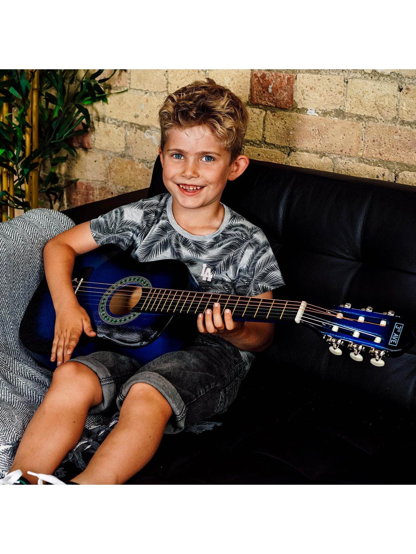 3rd Avenue 1/4 Size Kids Classical Guitar Beginner Bundle - 6 Months FREE Lessons - Blueburst 7 3rd Avenue 1/4 Size Kids Classical Guitar Beginner Bundle - 6 Months FREE Lessons - Blueburst - Image 5