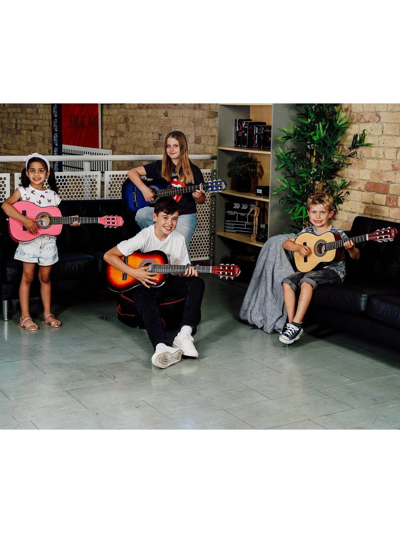 3rd Avenue 1/4 Size Kids Classical Guitar Beginner Bundle - 6 Months FREE Lessons - Blueburst 8 3rd Avenue 1/4 Size Kids Classical Guitar Beginner Bundle - 6 Months FREE Lessons - Blueburst - Image 6