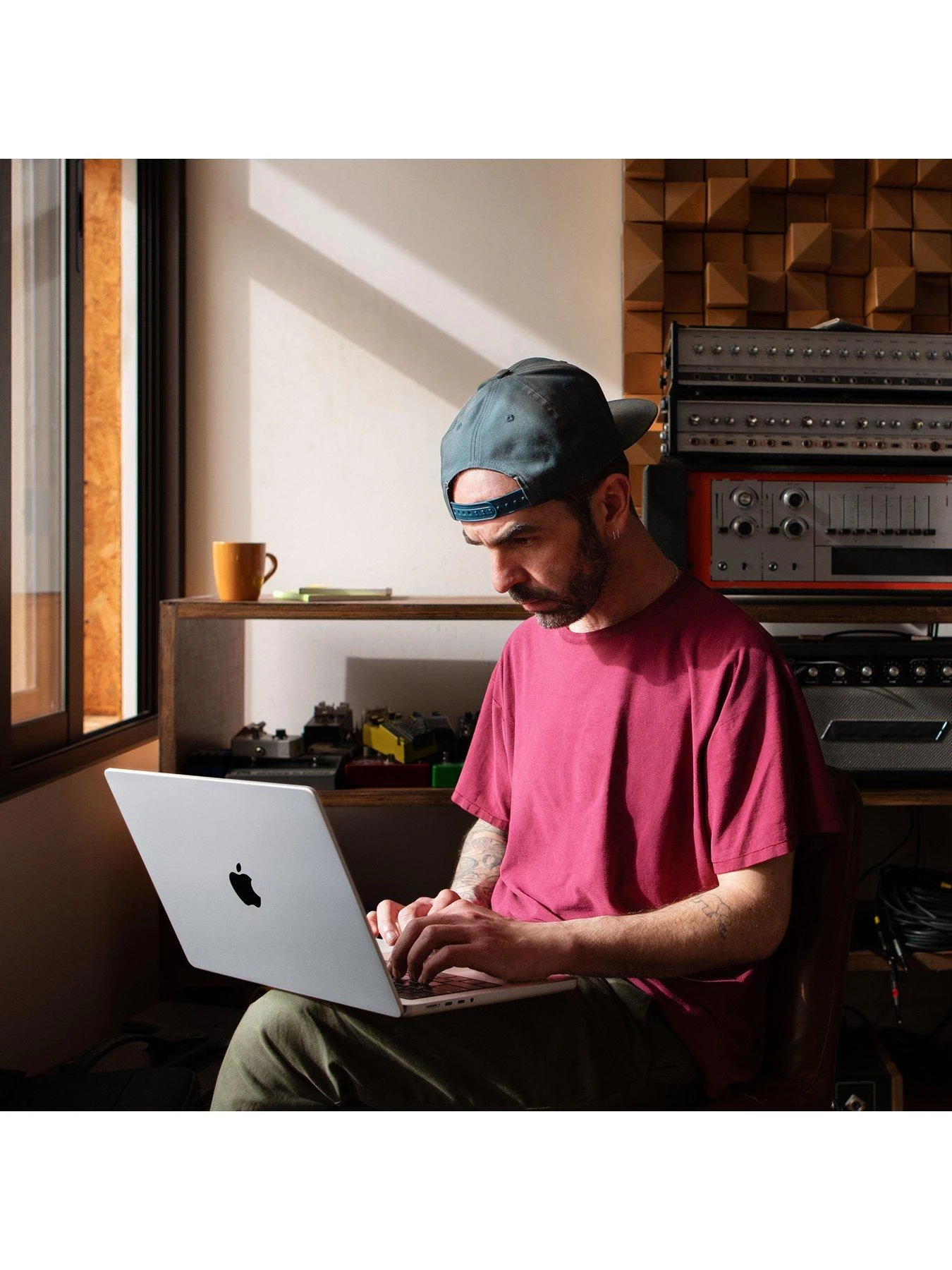 Apple MacBook Pro (M2 Pro, 2023) 14 Inch with 12-core CPU And 19-core GPU, 1TB SSD - Silver 8 Apple MacBook Pro (M2 Pro, 2023) 14 Inch with 12-core CPU And 19-core GPU, 1TB SSD - Silver - Image 6