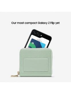 Samsung Galaxy Z Flip 5 - 256GB - Graphite With Watch 6 40mm Graphite 14 Samsung Galaxy Z Flip 5 - 256GB - Graphite With Watch 6 40mm Graphite -NARA Computer Shop VO7H8 SQ5 0000000527 GRAPHITE SLd1