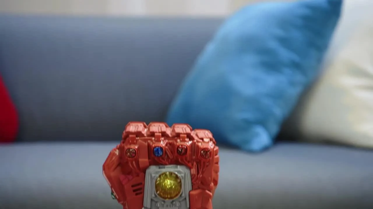 Marvel Avengers Red Electronic Gauntlet 9 Marvel Avengers Red Electronic Gauntlet - Image 7